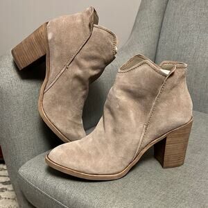Dolce Vita tan heeled suede ankle bootie size 11 New